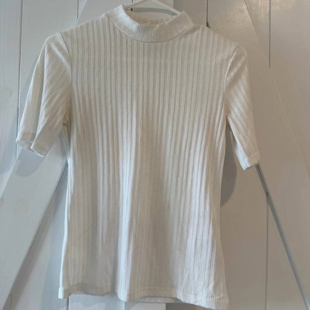 H&M White Ribbed Short Sleeve Mock Neck Top - Picture 1 of 3